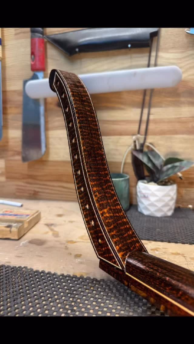 Instagram DTYJ2SMDD-Q